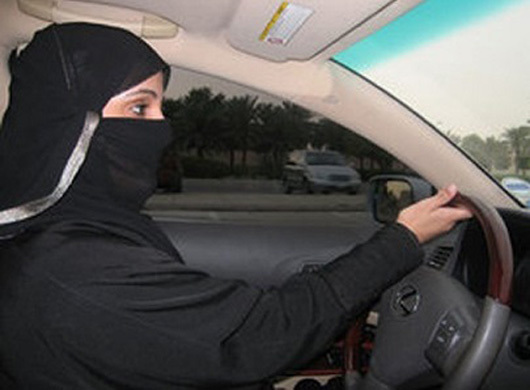 ragazze al volante